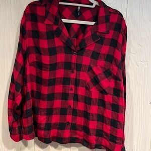 TORRID red and black flannel type sleep top size 2( 18-20)